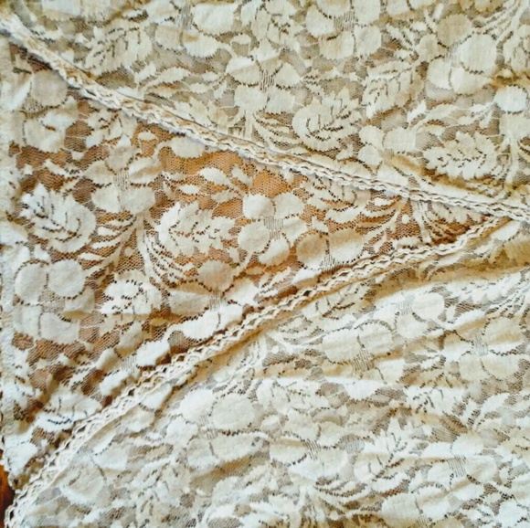 🌺 5/$15 Lace top - Picture 2 of 3